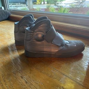 Silver Nike flystepper 2k size 10.5